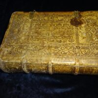 [Kunstbuch des Wolerfarnen Herren Alexij Pedemontani vo mancherley nutzlichen und bewerten Secreten oder Künsten / jetzt newlich auß Welscher und Lateinischer sprach ins Teutsch gebracht durch Hanß Jacob Wecker]. [und Dass.:] Der Ander Theil. [Vorangebunden: Nur Titelblatt u. Widmung von: Fallopio, Gabriele. Kunstbuch: von mancherley nutzlichen....Künsten. (Augsburg, Michael Manger für Georgen Willers 1571) und Beigebunden: Ein nutzliches Buechlin von mancherley künstlichen wasseren/ oelen/ vnd Weinen/ jetzt neuwlich in Teutsch gebracht/ durch Doctor Hans Jacob Wecker/ Stattartzet z? Colmar. (Basel, Peter Perna 1571)].