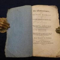 Der Sachsenhäuser, oder: Kätchens Hochzeit. Aan berjerliches Laustspeul und kaumische Farze. Wegen unläserlicher Handschrift unn damiz kää Verwärrung gibt, ohne Wärterbuch zum Druk befärdert.