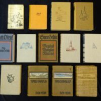 Sammlung von 13 Büchern.